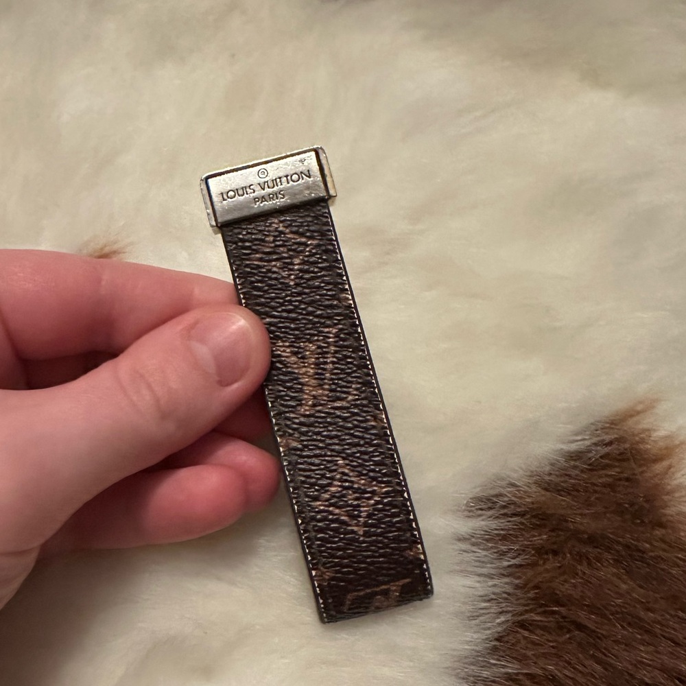 LV Brown Patterned Keychain Accessory - Picture 6 of 14